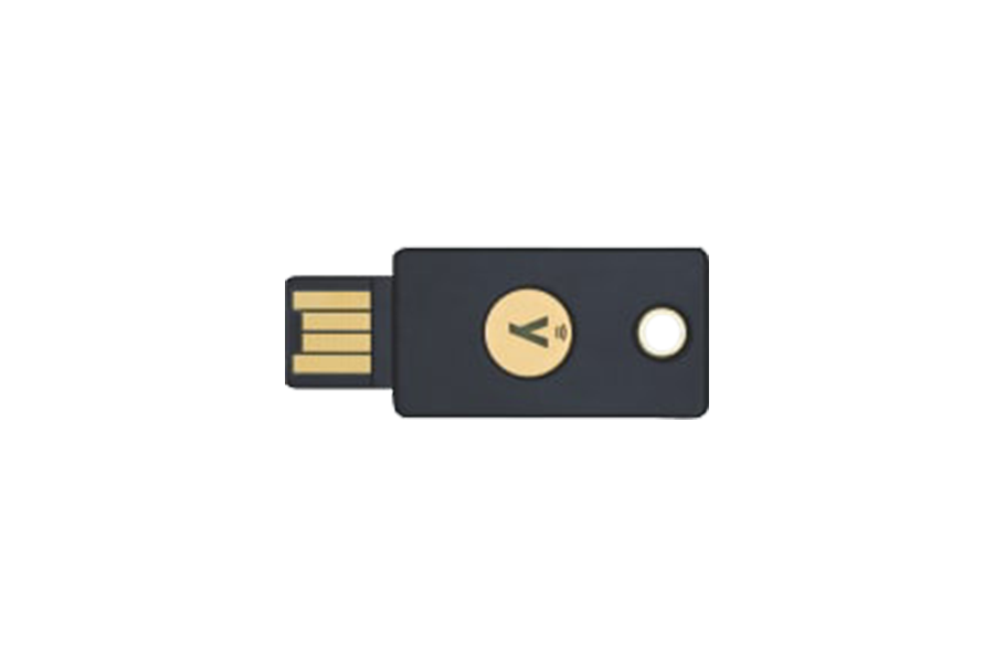 YubiKey 5 NFC 实物示例；不是Coinbase账户实测或型号推荐。